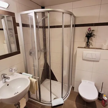 Апартаменты Neuhaushof *